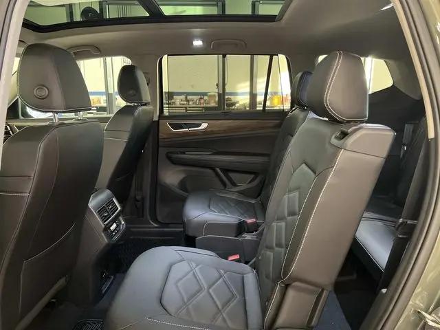 2026 Volkswagen Atlas SE with Technology