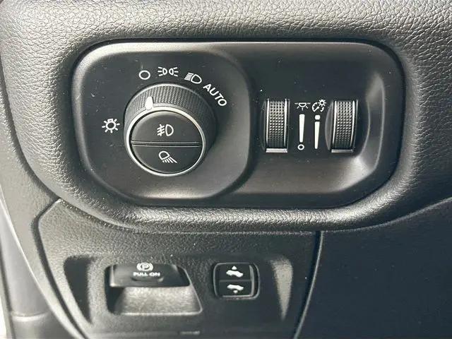 2025 Ram 1500 Laramie Crew Cab 4x4 5'7" Box