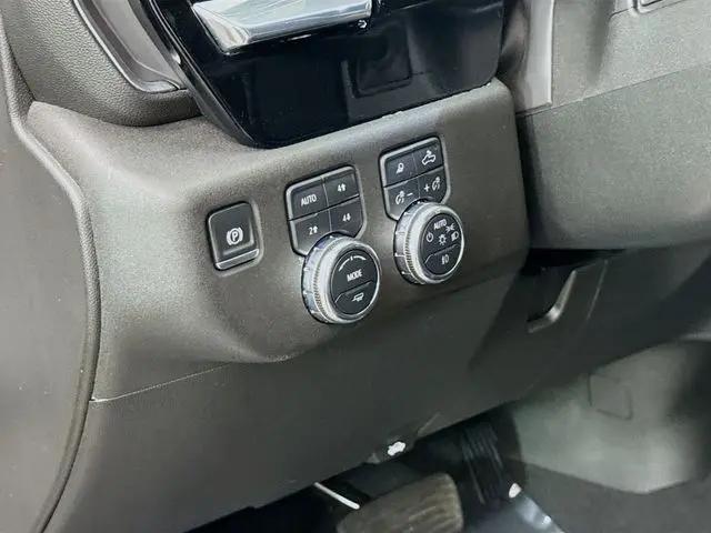 2025 GMC Sierra 2500HD 4WD Crew Cab Standard Bed SLT