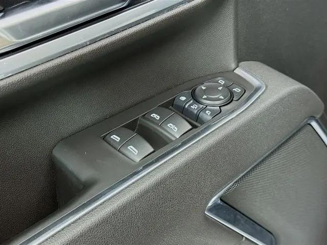 2025 GMC Sierra 2500HD 4WD Crew Cab Standard Bed SLT