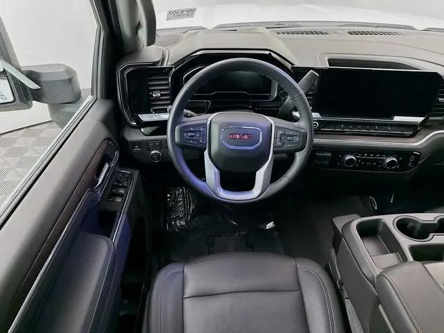 2025 GMC Sierra 2500HD 4WD Crew Cab Standard Bed SLT