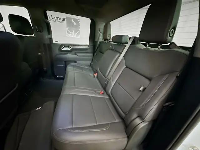 2025 GMC Sierra 2500HD 4WD Crew Cab Standard Bed SLT
