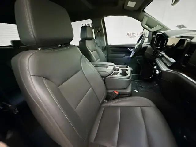 2025 GMC Sierra 2500HD 4WD Crew Cab Standard Bed SLT