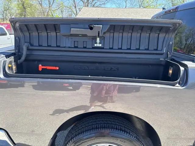 2017 Ram 1500 Lone Star Silver Crew Cab 4x4 5'7" Box