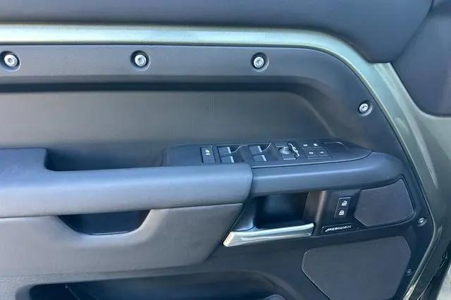 2025 Land Rover Defender 110 P400 S