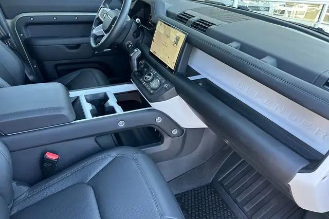 2025 Land Rover Defender 110 P400 S