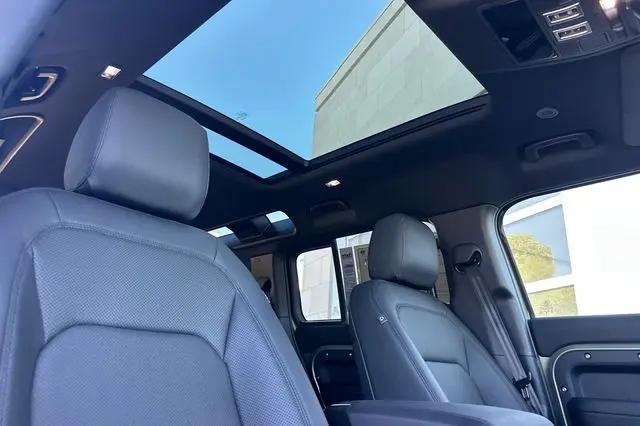 2025 Land Rover Defender 110 P400 S