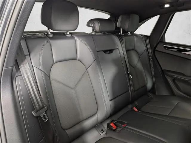 2023 Porsche Macan Macan