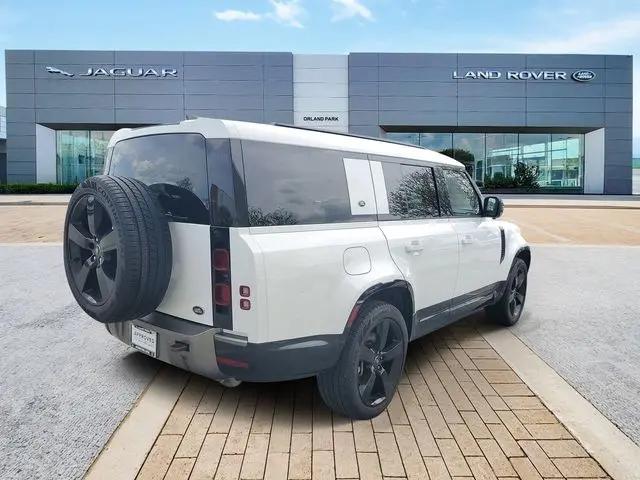 2023 Land Rover Defender 130 X-Dynamic SE