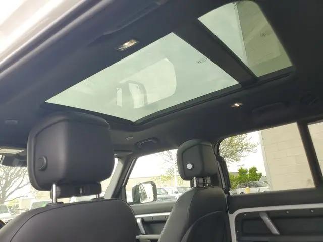 2023 Land Rover Defender 130 X-Dynamic SE