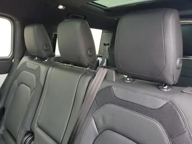 2023 Land Rover Defender 130 X-Dynamic SE