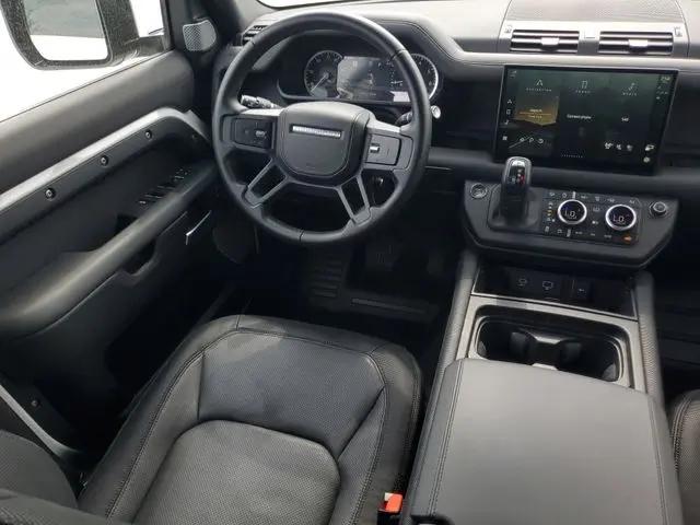 2023 Land Rover Defender 130 X-Dynamic SE