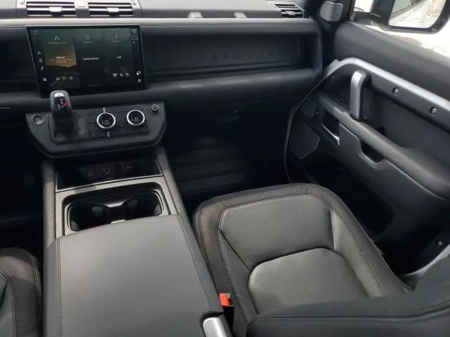 2023 Land Rover Defender 130 X-Dynamic SE