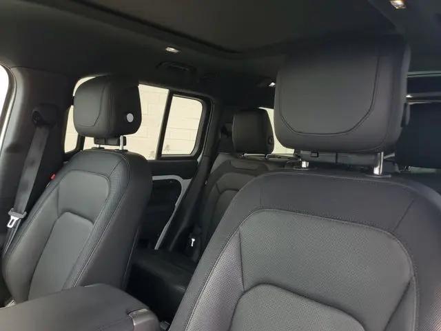 2023 Land Rover Defender 130 X-Dynamic SE