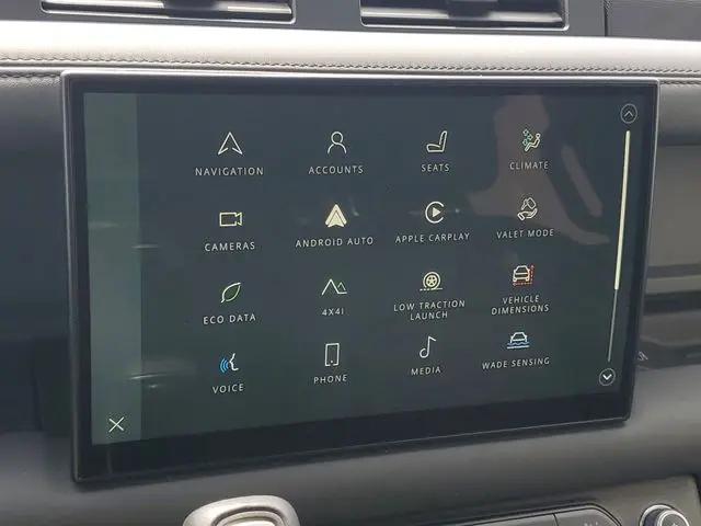 2023 Land Rover Defender 130 X-Dynamic SE