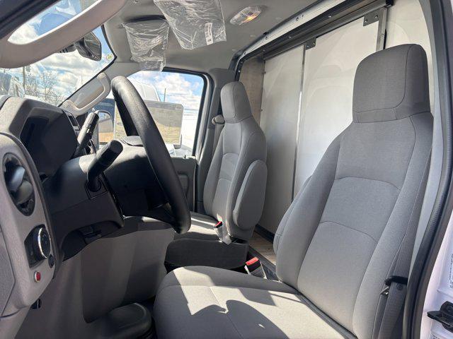 2026 Ford E-350 Cutaway E-350 DRW 158" WB