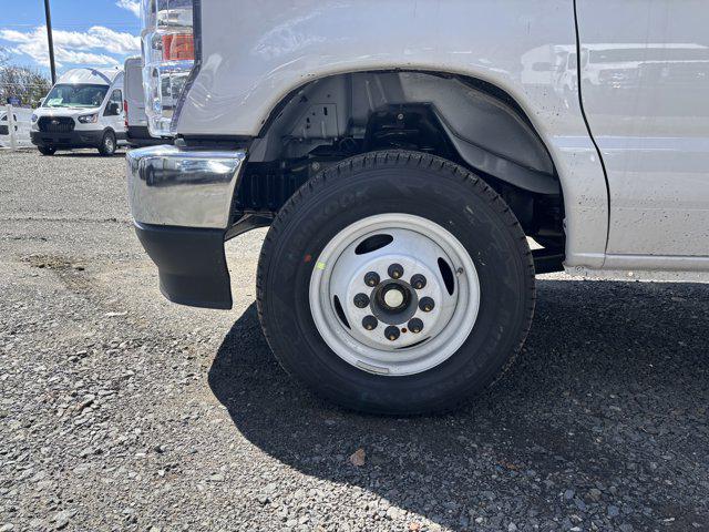 2026 Ford E-350 Cutaway E-350 DRW 158" WB