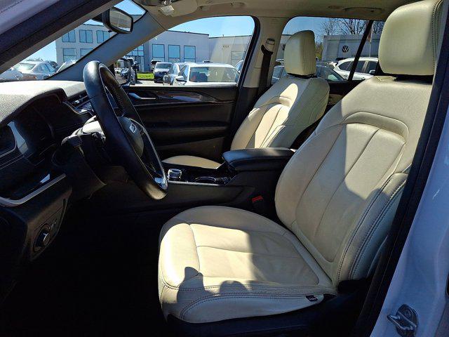 2022 Jeep Grand Cherokee Laredo 4x4
