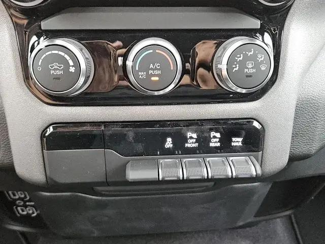 2026 Ram 1500 Tradesman Crew Cab 4x4 5'7" Box