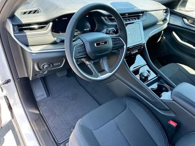 2026 Jeep Grand Cherokee L Laredo 4x4