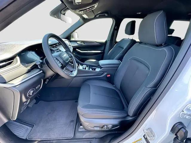 2026 Jeep Grand Cherokee L Laredo 4x4