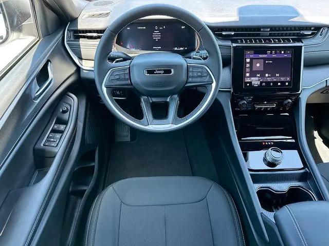 2026 Jeep Grand Cherokee L Laredo 4x4