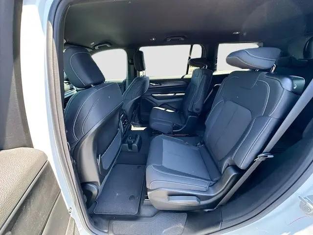 2026 Jeep Grand Cherokee L Laredo 4x4