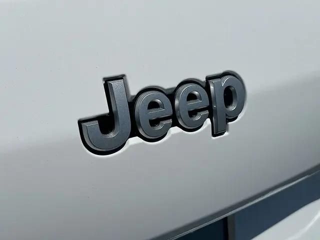 2026 Jeep Grand Cherokee L Laredo 4x4