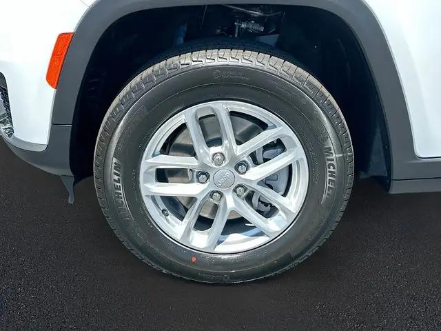 2026 Jeep Grand Cherokee L Laredo 4x4