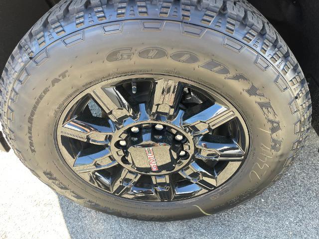 2026 GMC Sierra 2500HD Crew Cab, Standard Bed, AT4, 4WD