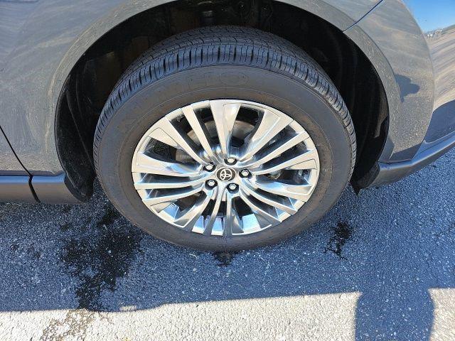 2024 Toyota Venza LE