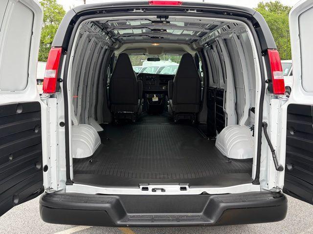 2026 GMC Savana Cargo 2500 Regular Wheelbase, Work Van, RWD