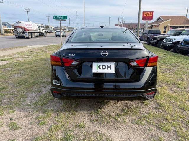 2025 Nissan Altima SV FWD