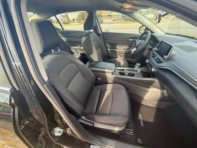 2025 Nissan Altima SV FWD