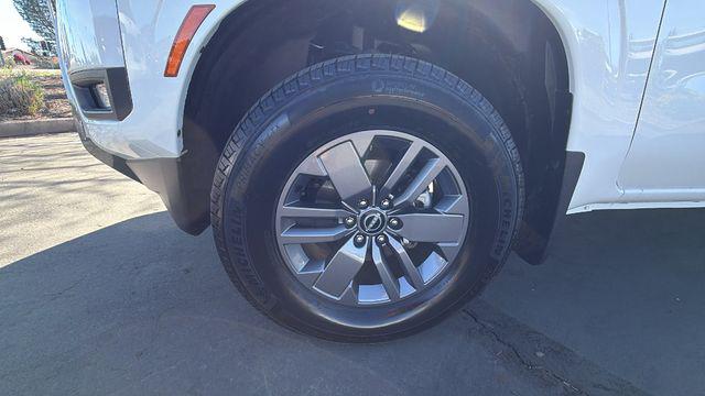 2025 Nissan Frontier Crew Cab SV 4x4