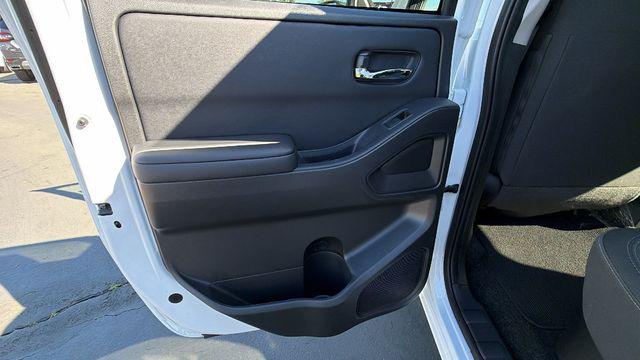 2025 Nissan Frontier Crew Cab SV 4x4