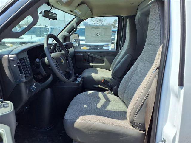 2026 Chevrolet Express Cargo Van 2500 Regular Wheelbase, WT, RWD