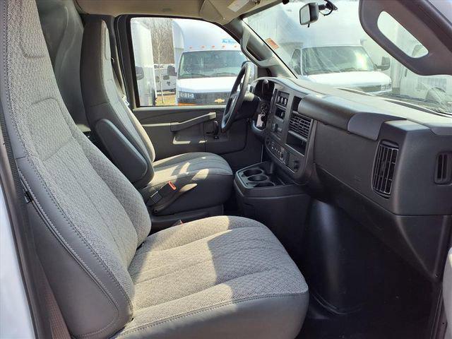 2026 Chevrolet Express Cargo Van 2500 Regular Wheelbase, WT, RWD