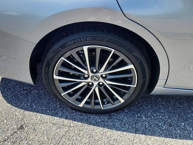 2024 Lexus ES 300h 300h
