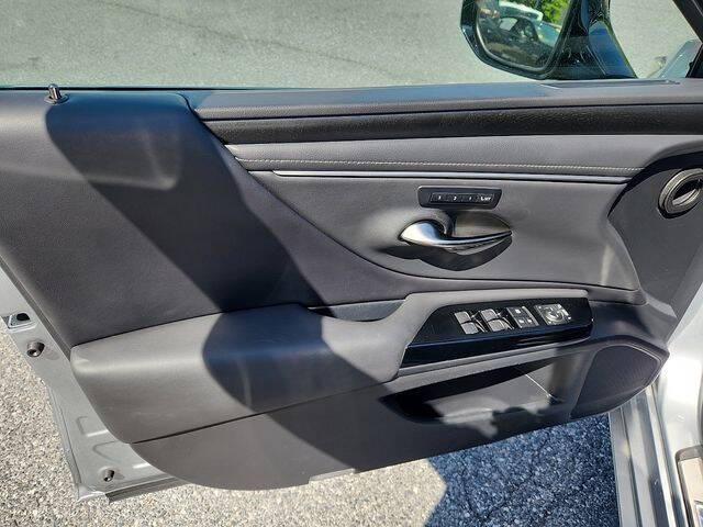 2024 Lexus ES 300h 300h