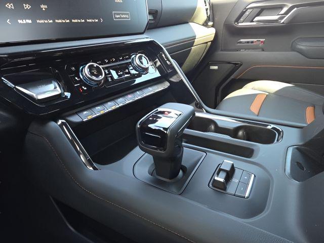 2025 GMC Sierra 1500 4WD Crew Cab Short Box AT4