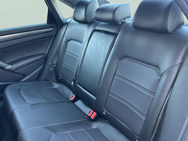 2022 Volkswagen Passat 2.0T R-Line