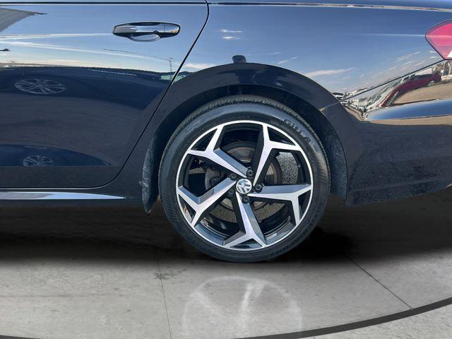2022 Volkswagen Passat 2.0T R-Line