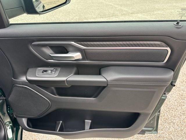 2026 Ram 1500 Lone Star Crew Cab 4x4 5'7" Box