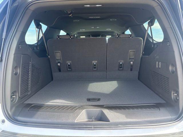 2026 Chevrolet Suburban LS, 4WD