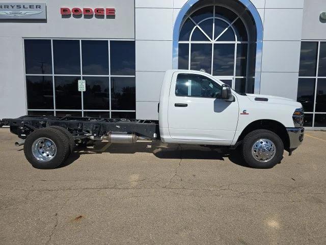 2026 RAM Ram 3500 Chassis Cab RAM 3500 TRADESMAN CHASSIS REGULAR CAB 4X4 84 CA