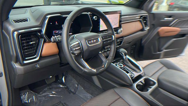 2023 GMC Canyon 4WD Crew Cab Short Box AT4
