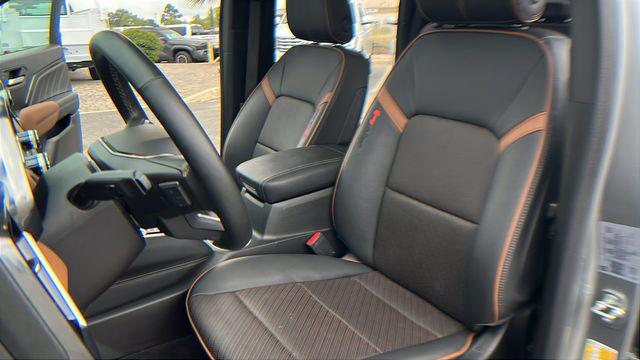2023 GMC Canyon 4WD Crew Cab Short Box AT4