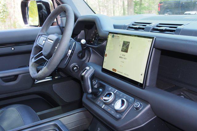 2024 Land Rover Defender 110 P525 V8