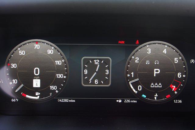 2024 Land Rover Defender 110 P525 V8